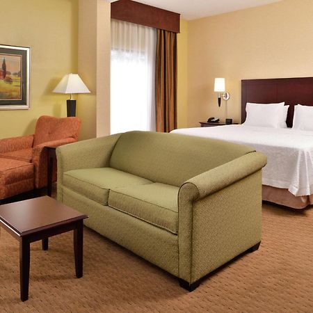 Hampton Inn Staunton Bagian luar foto