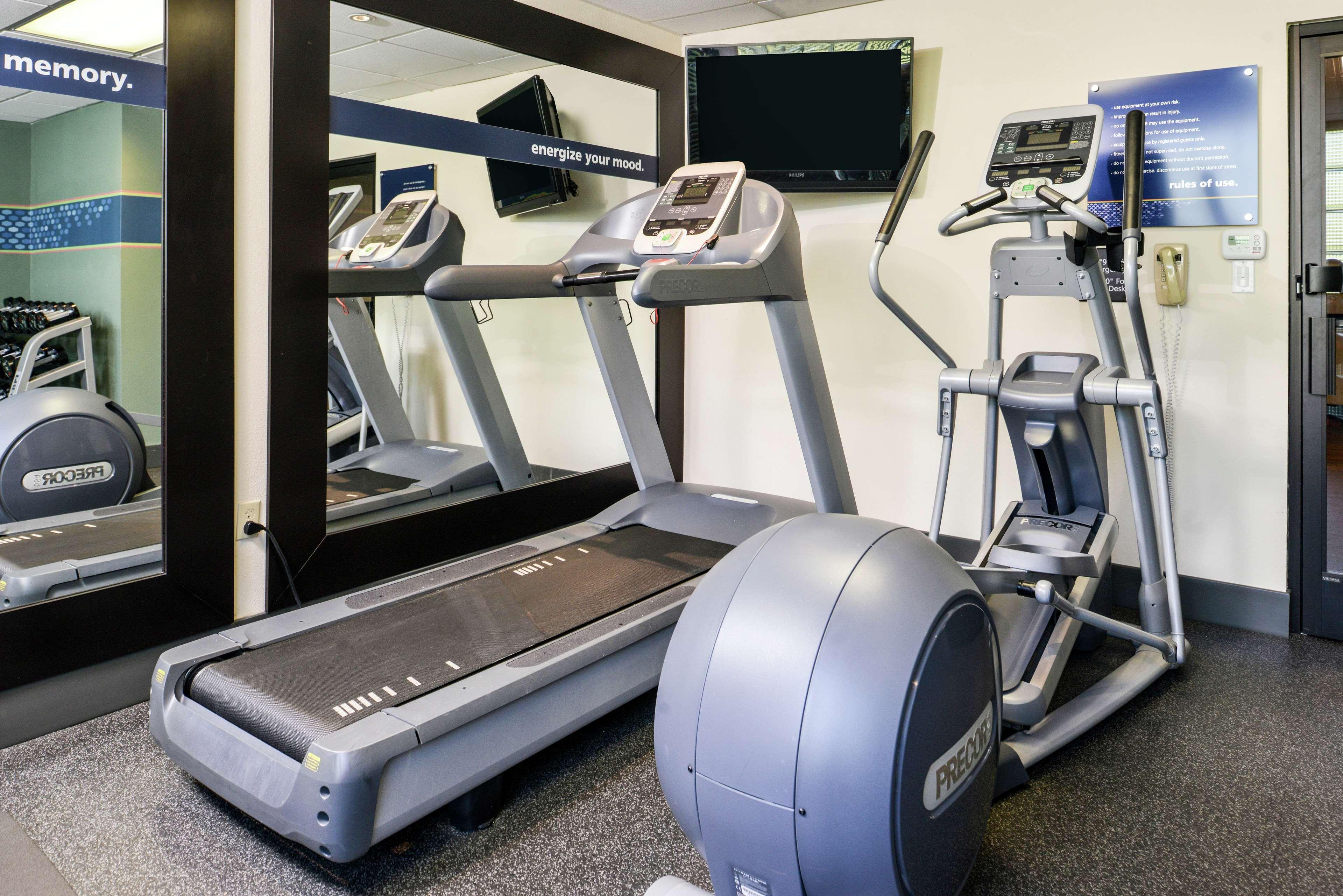 Hampton Inn Staunton Bagian luar foto