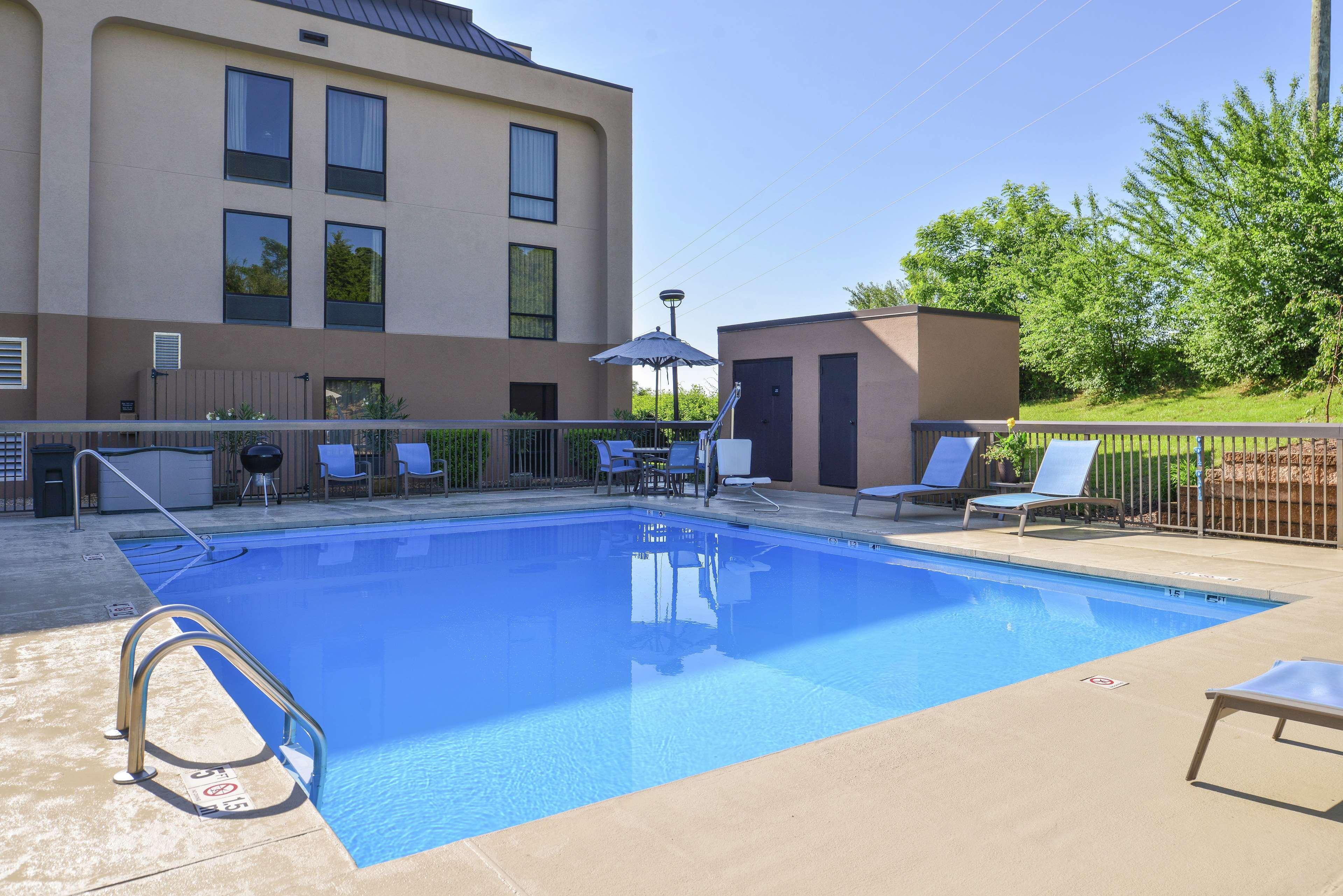 Hampton Inn Staunton Bagian luar foto
