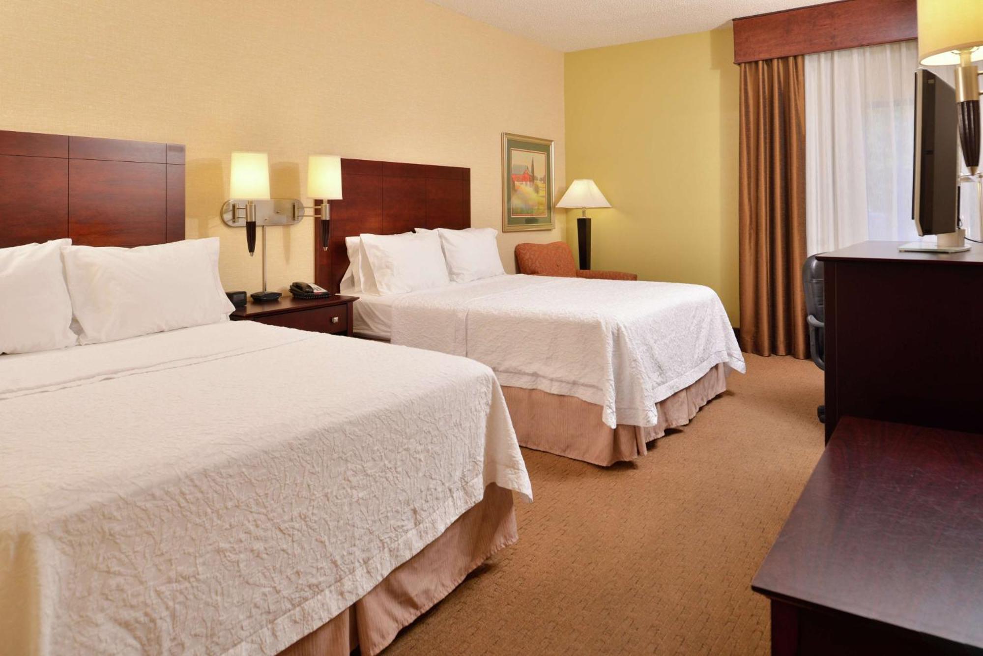 Hampton Inn Staunton Bagian luar foto