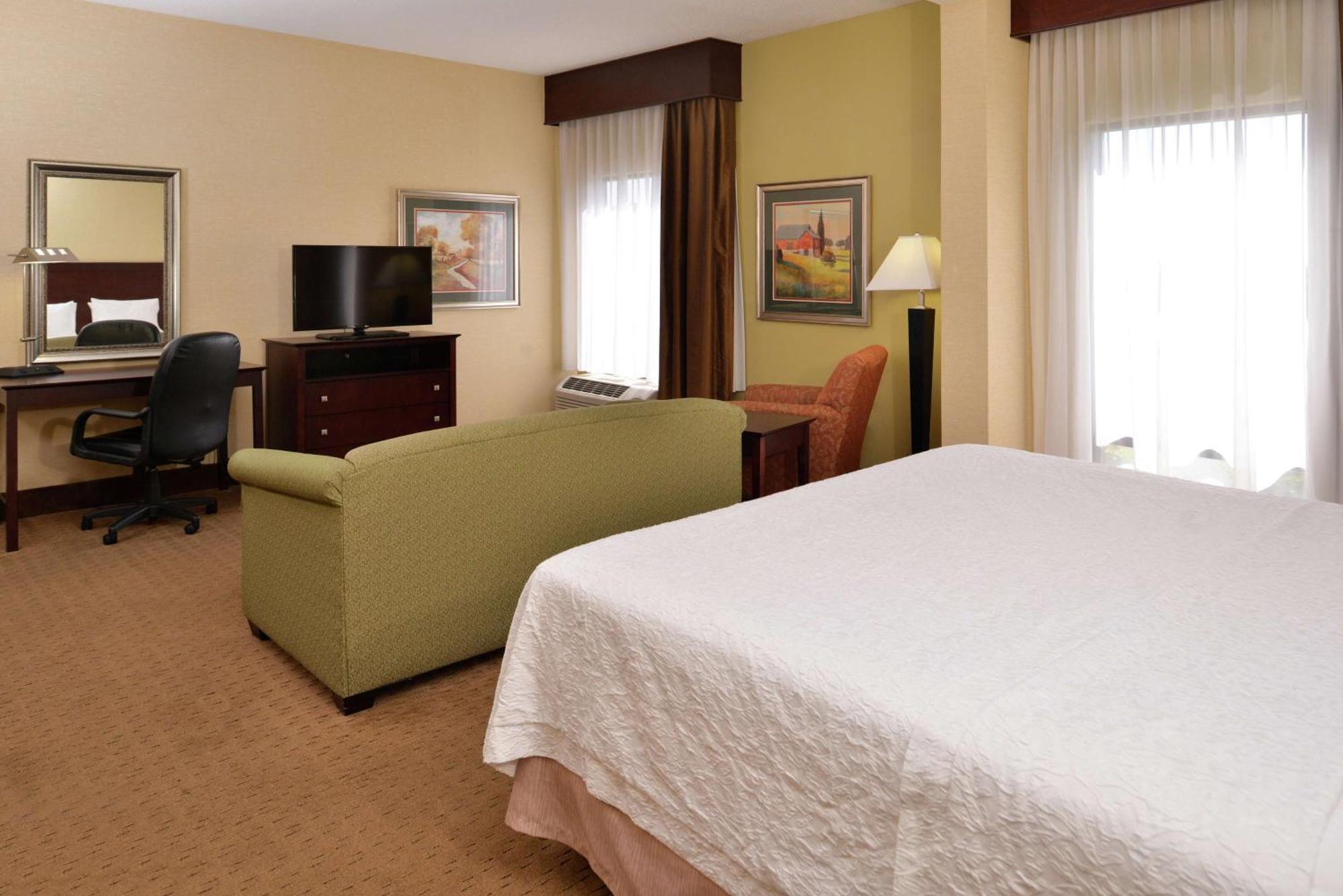 Hampton Inn Staunton Bagian luar foto