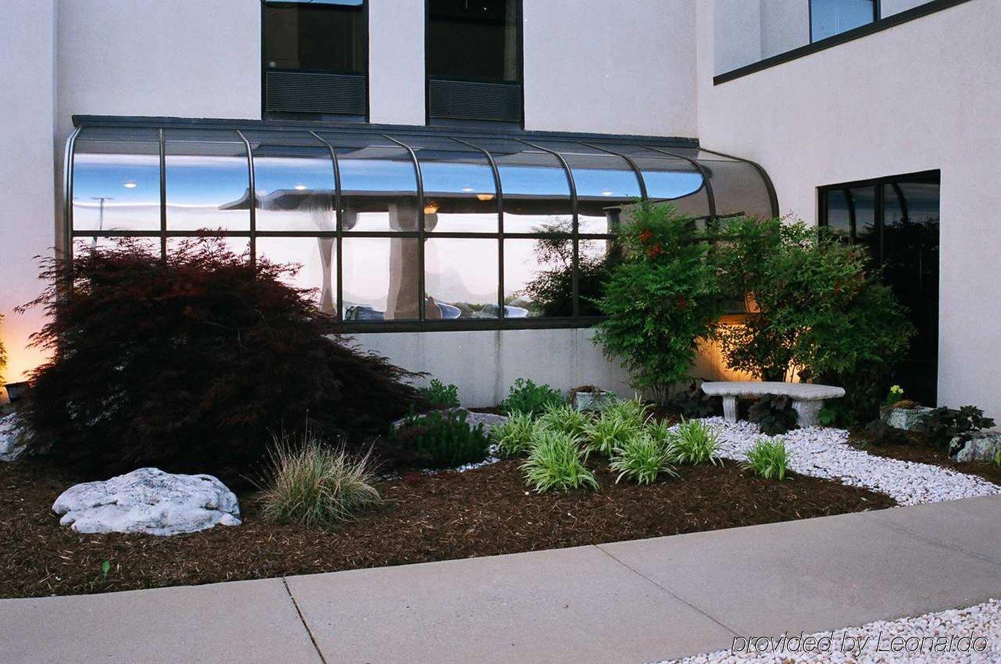 Hampton Inn Staunton Bagian luar foto