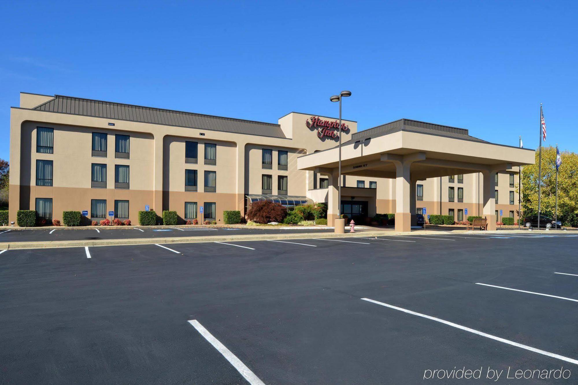 Hampton Inn Staunton Bagian luar foto
